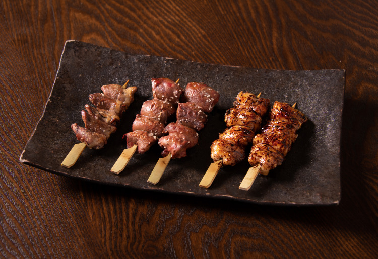 比内地鶏と地野菜を中心とした鶏料理店です